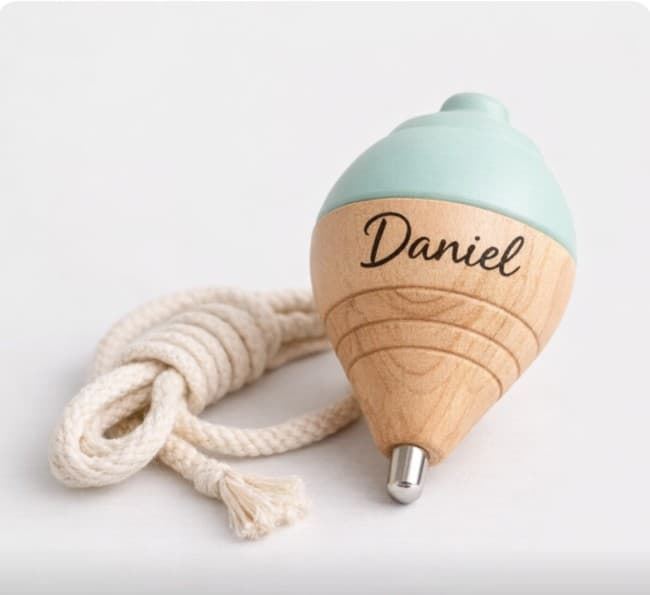 Peonza Personalizada de Madera para Eventos y Celebraciones - Imagen 1